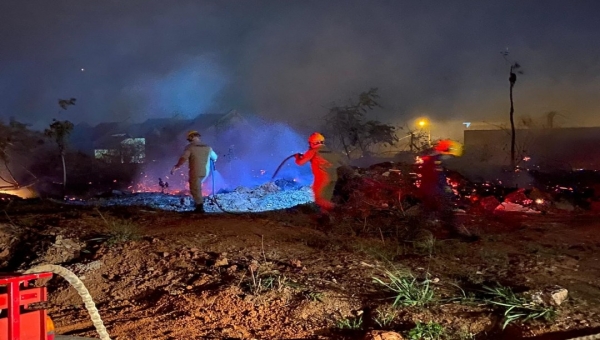 Acompanhado de ventania, incêndio leva medo e terror aos moradores de residenciais próximos à Uninorte 